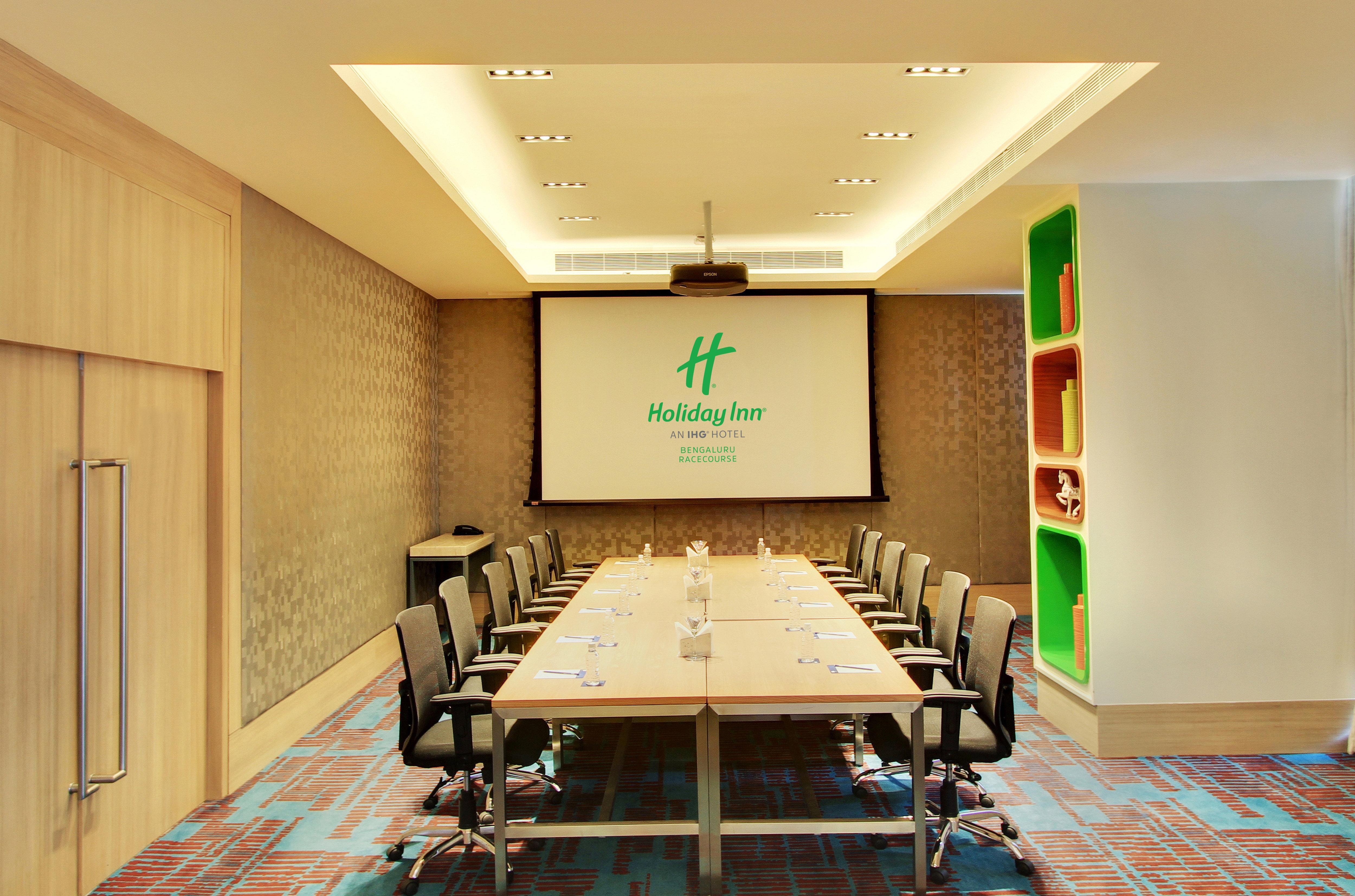 班加罗尔赛马场假日酒店 外观 照片 Meeting room at Holiday Inn