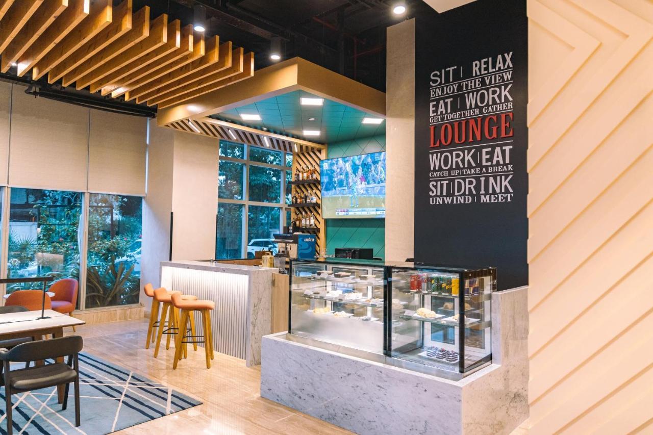 班加罗尔赛马场假日酒店 外观 照片 Lounge at KLIA